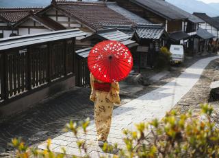 日本和服背后为何背个小包包