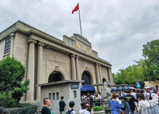 台湾府的那些事儿：是个“官”话连篇的地方