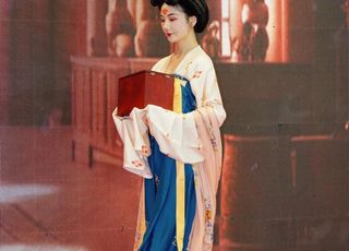 从保守到暴露，从简单到复杂，从清瘦到丰腴：唐朝女子