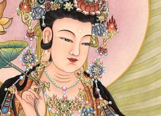 大势至菩萨：女身