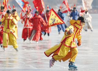 古人的冬天并不无聊：滑冰