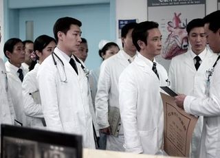 《医者仁心》触动人心的医者群像：剧终情长，引发思考