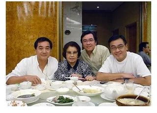港娱传奇尔冬升三兄弟：红薇传奇母亲