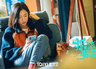 《摇滚狂花》庄达菲：摇滚舞台下，叛逆少女的成长