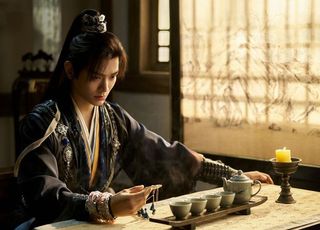 《永夜星河》背后的爱恨纠葛：从魅女到怨女的绝望转变