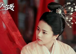 白鹿初出茅庐：《大王不容易》开启演艺之门