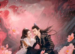 《千朵桃花一世开》：视觉与情感共鸣