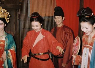 《国色芳华》两场婚礼：婚姻的虚实与成长的蜕变